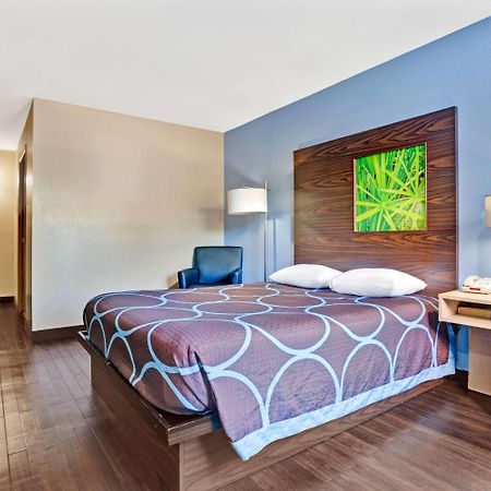 Super 8 By Wyndham Louisville Airport Bagian luar foto