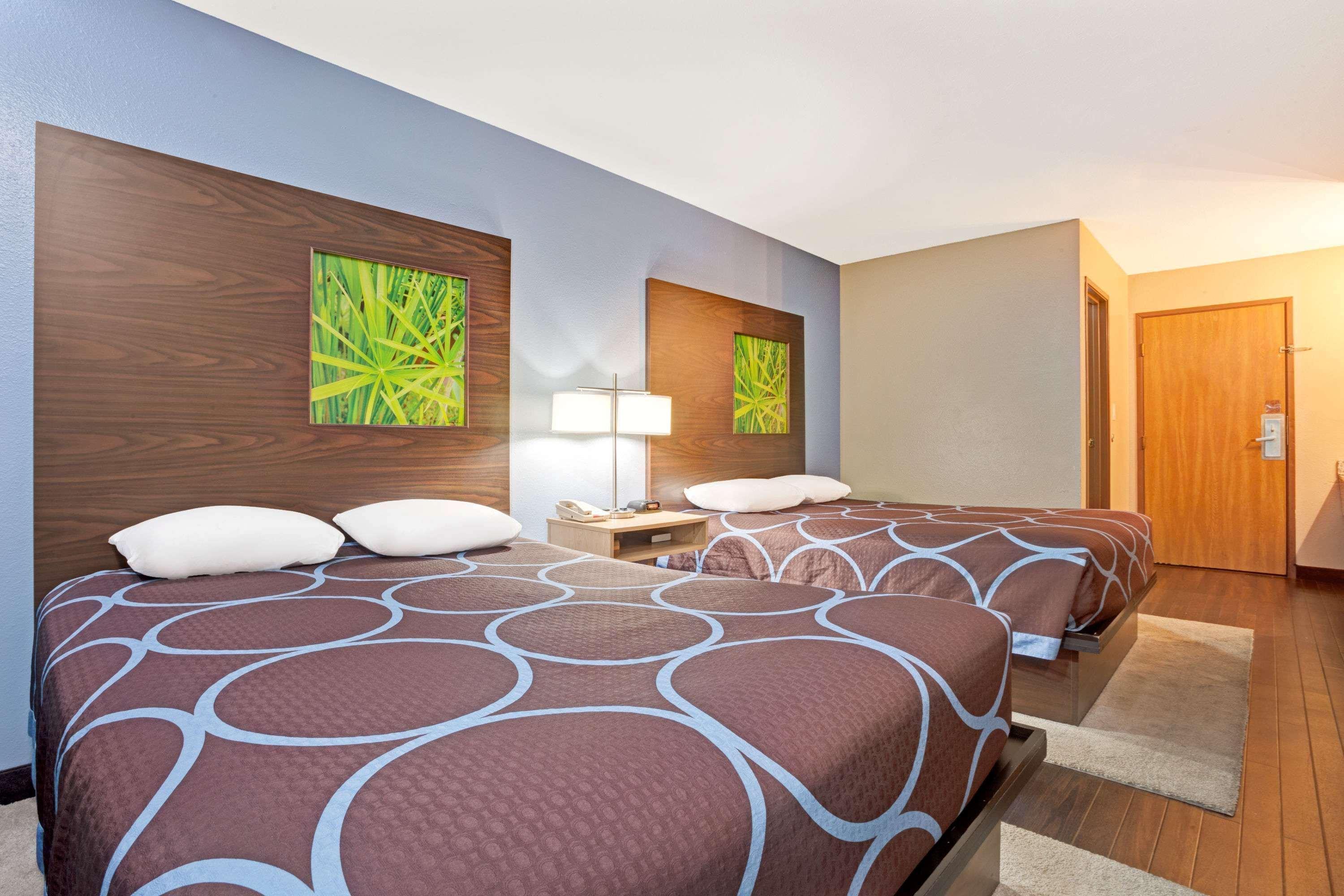 Super 8 By Wyndham Louisville Airport Bagian luar foto