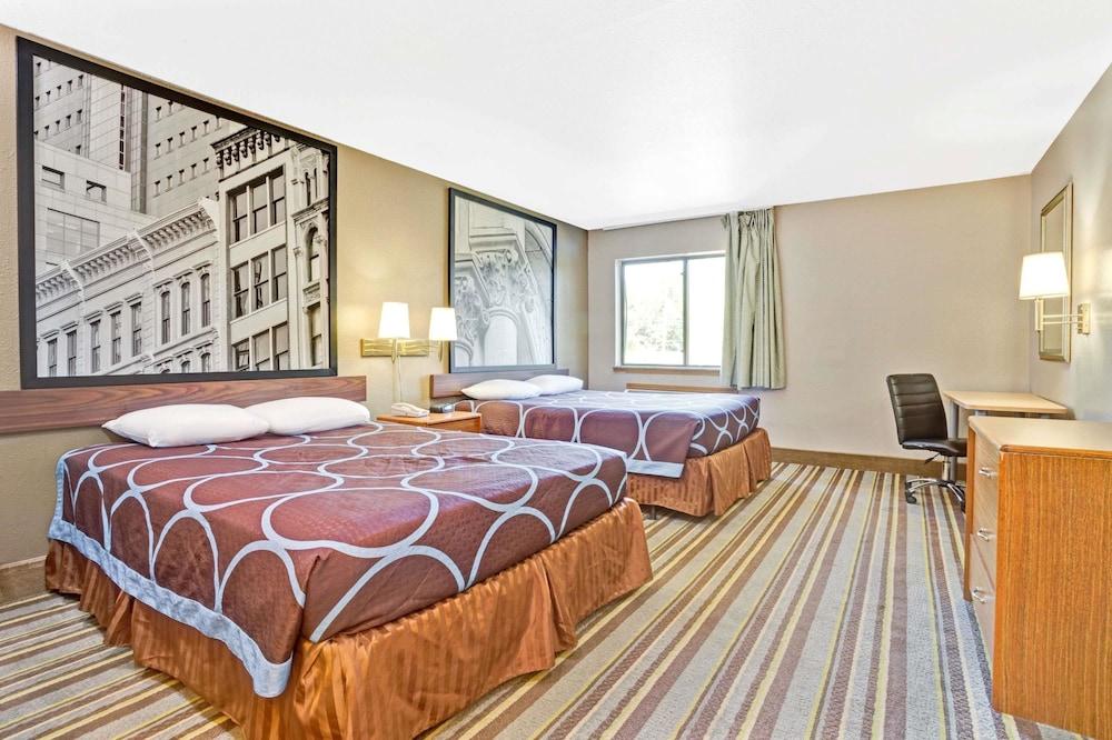 Super 8 By Wyndham Louisville Airport Bagian luar foto