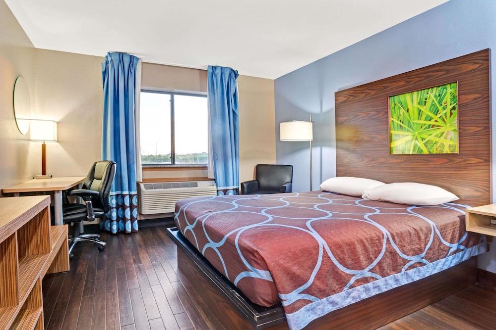 Super 8 By Wyndham Louisville Airport Bagian luar foto
