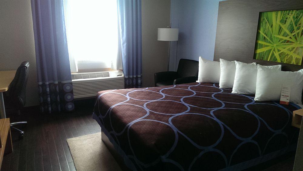 Super 8 By Wyndham Louisville Airport Bagian luar foto